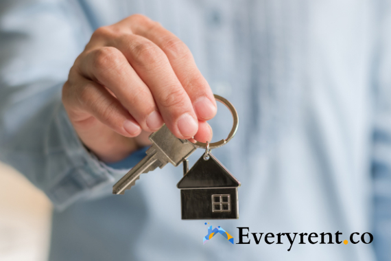 featured-image-person-holding-a-key-5-things-you-should-do-before-becoming-a-landlord-in-singapore-property-rental-management-everyrent-singapore