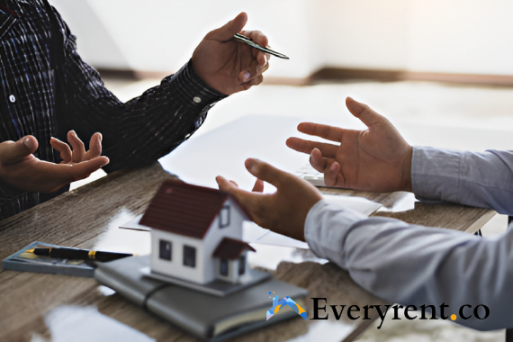 featured-image-two-people-discussing-what-to-expect-with-rental-estate-agent-fee-rental-estate-agent-everyrent-singapore