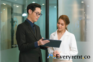 extremely-knowledgeable-what-are-the-advantages-and-disadvantages-of-hiring-a-property-rental-angent-in-singapore-property-rental-agent-everyrent-singapore