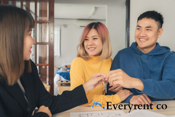 featured-what-are-the-advantages-and-disadvantages-of-hiring-a-property-rental-agent-singapore-everyrent-singapore